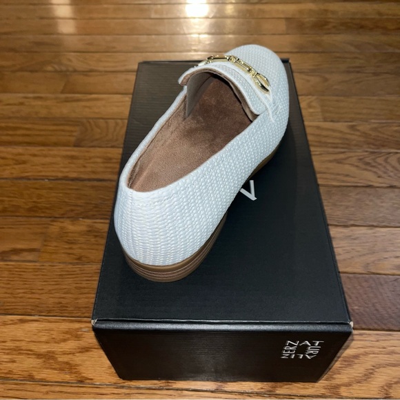 Naturalizer Mariana Chain Link Loafer All White With Gold Chain Women’s Size 9 - Picture 11 of 16